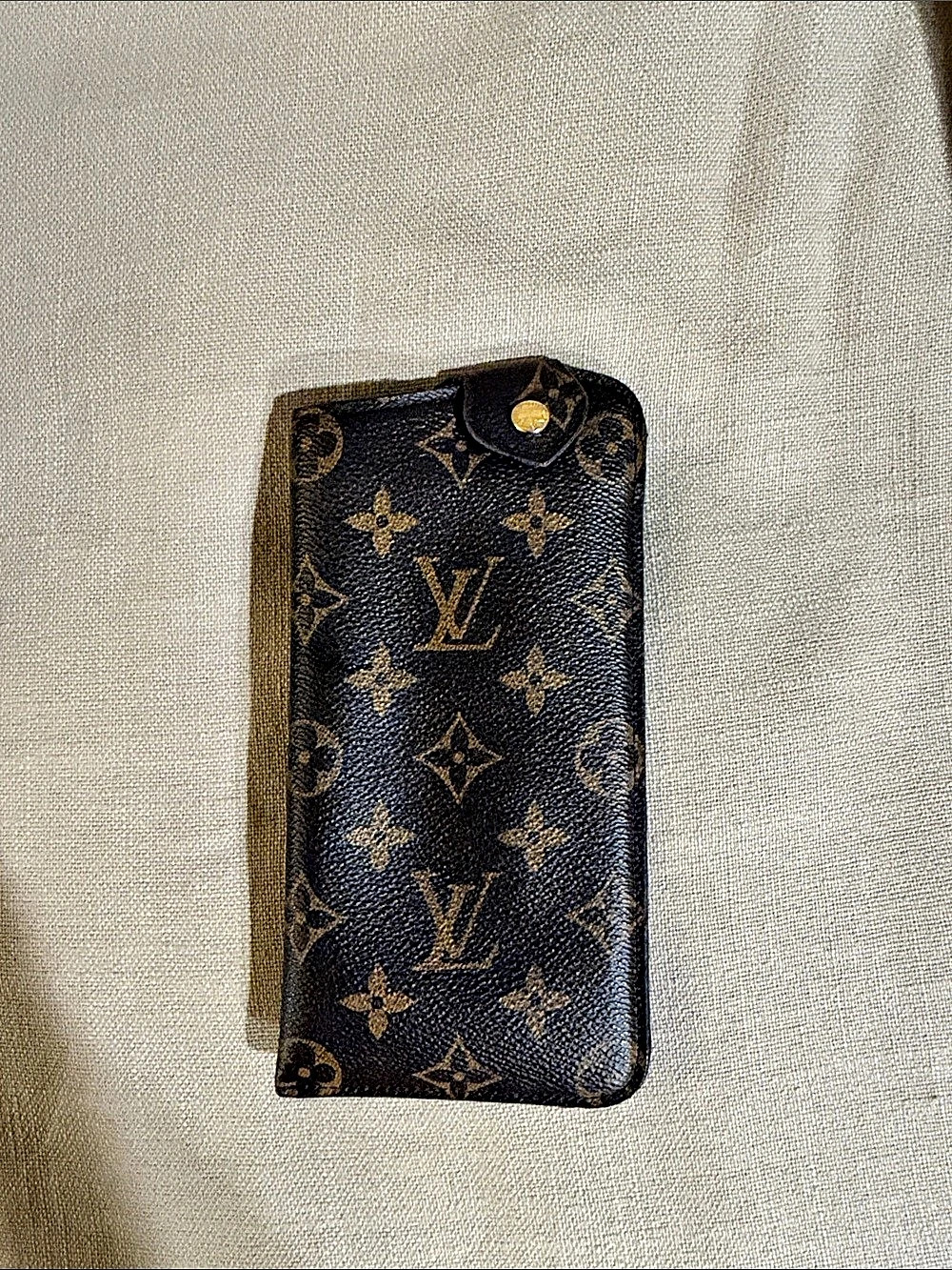 Auth Louis Vuitton Monogram Etui
Lunettes PM Eyeglass Case